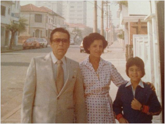 Endereço no Belenzinho: Eduardo e os pais, Durval e Clarice, em 1979 Endereço no Belenzinho: Eduardo e os pais, Durval e Clarice, em 1979