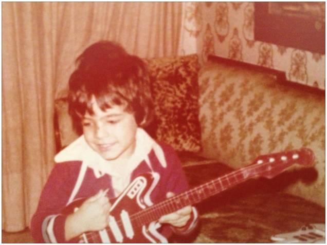 Na infância, a brincadeira predileta de Eduardo era tocar instrumentos musicais