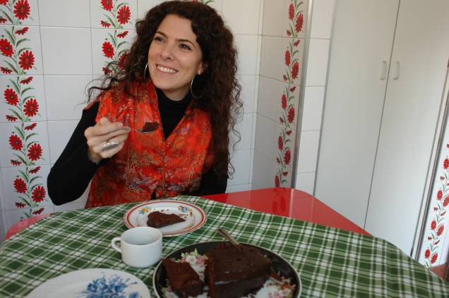 Há sempre bolo caseiro para acompanhar o café. Na foto, Paula Há sempre bolo caseiro para acompanhar o café. Na foto, Paula