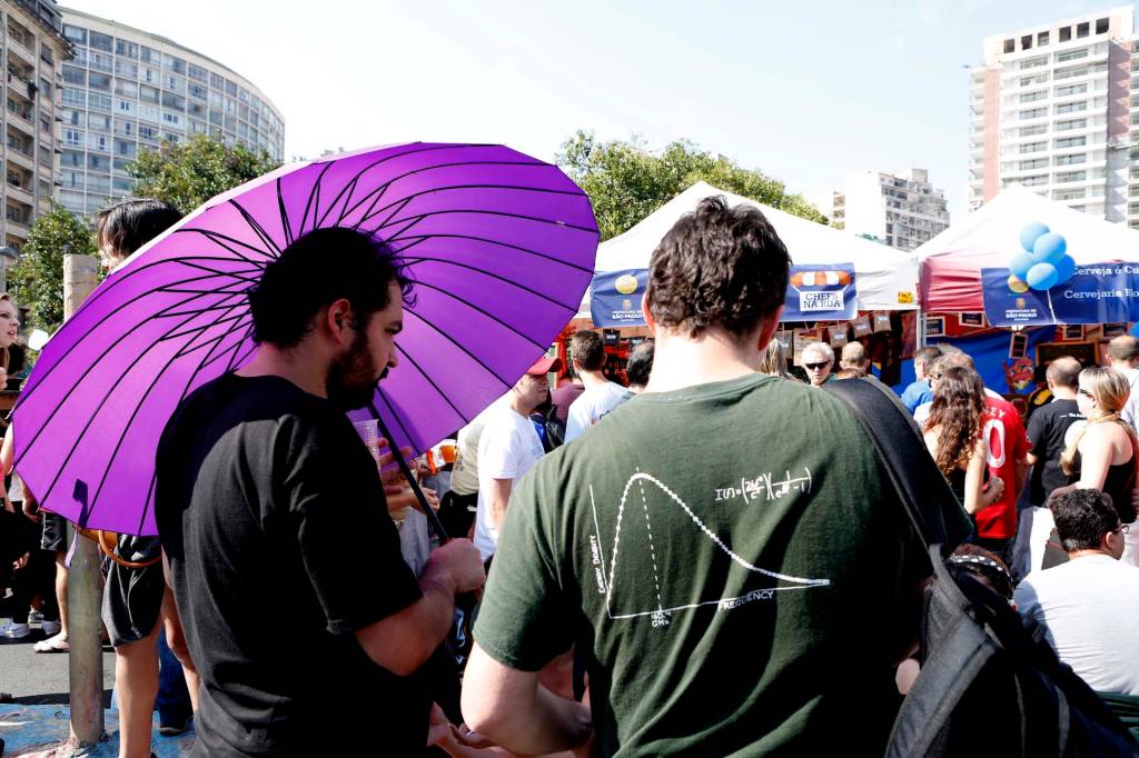 O p&uacute;blico na edi&ccedil;&atilde;o da feira O Mercado durante a Virada Cultural 2014