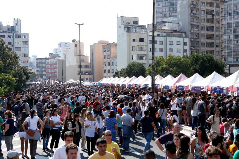 O público na edição da feira O Mercado durante a Virada Cultural 2014