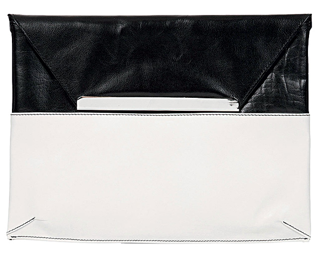 Carteira. De couro, mede 24 por 33 centímetros. R$ 189,00.Topshop, Shopping JK Iguatemi, tel.: 3152-6002