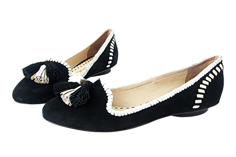 Slippers. De camurça, R$ 398,99 o par. Tatiana Loureiro, Shopping Higienópolis, tel: 3662-3715. www.tatianaloureiro.com.br.