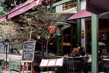 Bistr&ocirc; Paris 6: restaurante fica aberto 24h