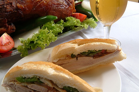 O sanduíche de pernil mais famoso da cidade é do Estadão