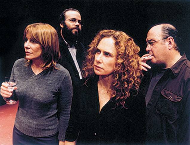 No elenco da peça "Jantar Entre Amigos" (2001), sob direção de Felipe Hirsch: com Xuxa Lopes, Otávio Müeller e Mário Schoemberger