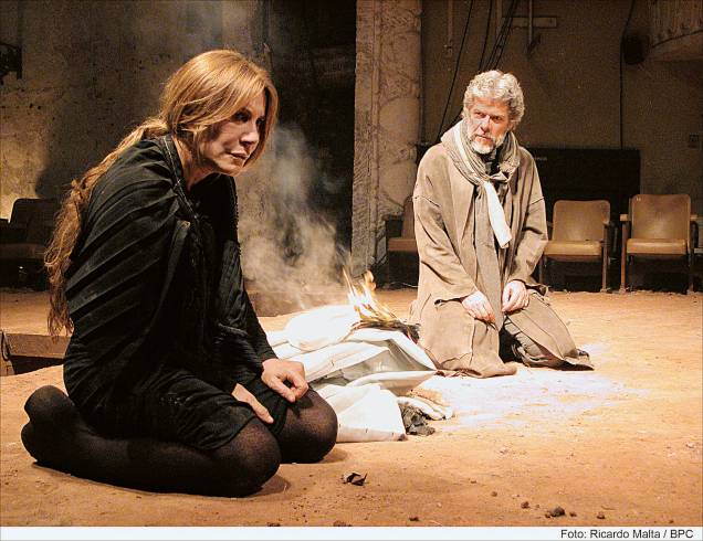 Com José Mayer na peça "Medeia" (2004), de Eurípedes: direção de Bia Lessa