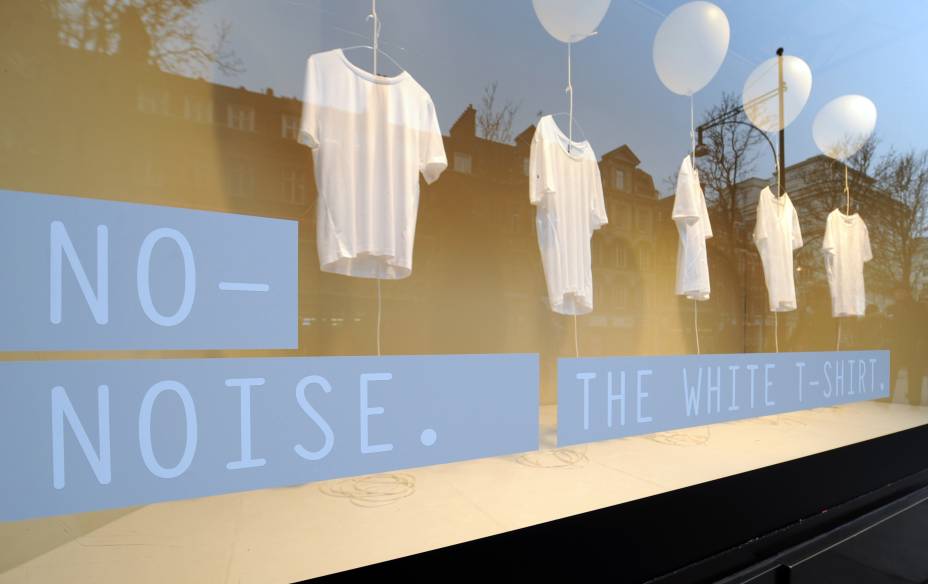 	Vitrine da Selfridges dedicada ao projeto "No Noise"