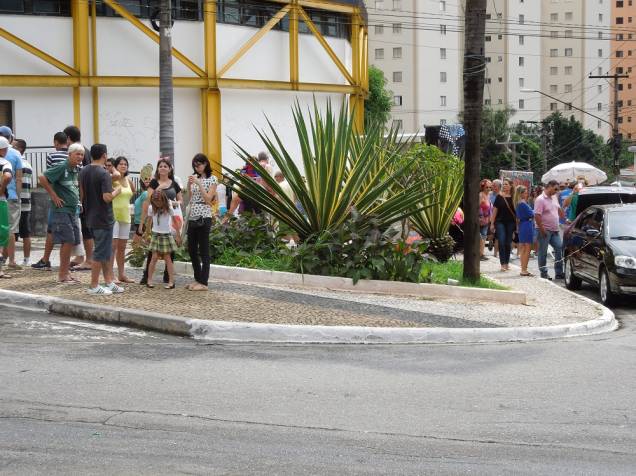 Concentração tímida: poucas pessoas às 14h Concentração tímida: poucas pessoas às 14h