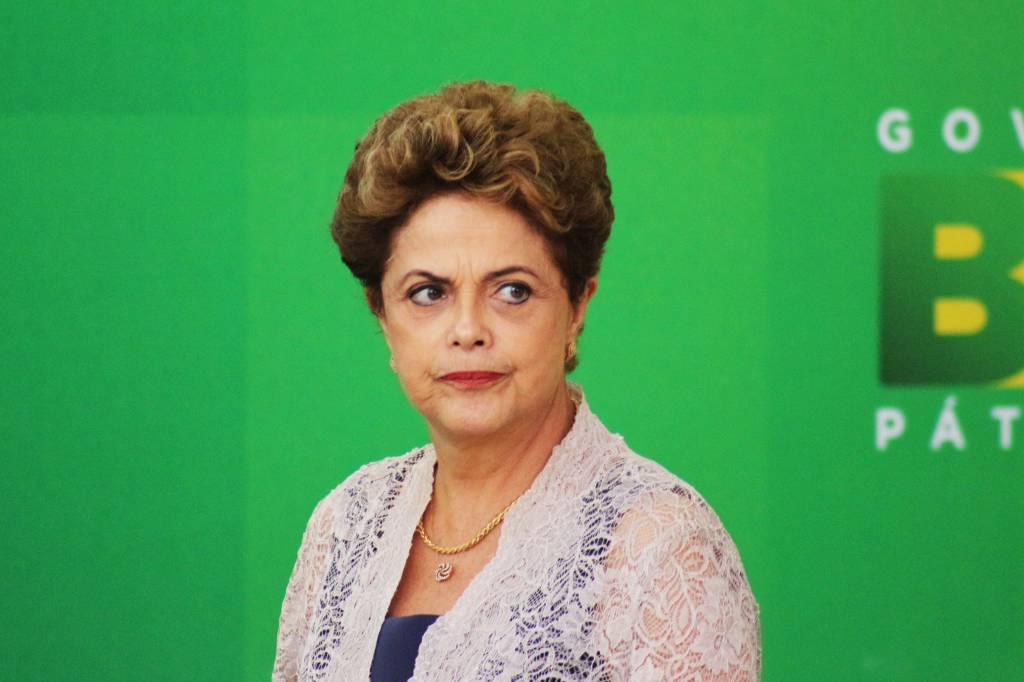 Dilma deveria renunciar, avalia jornal britânico