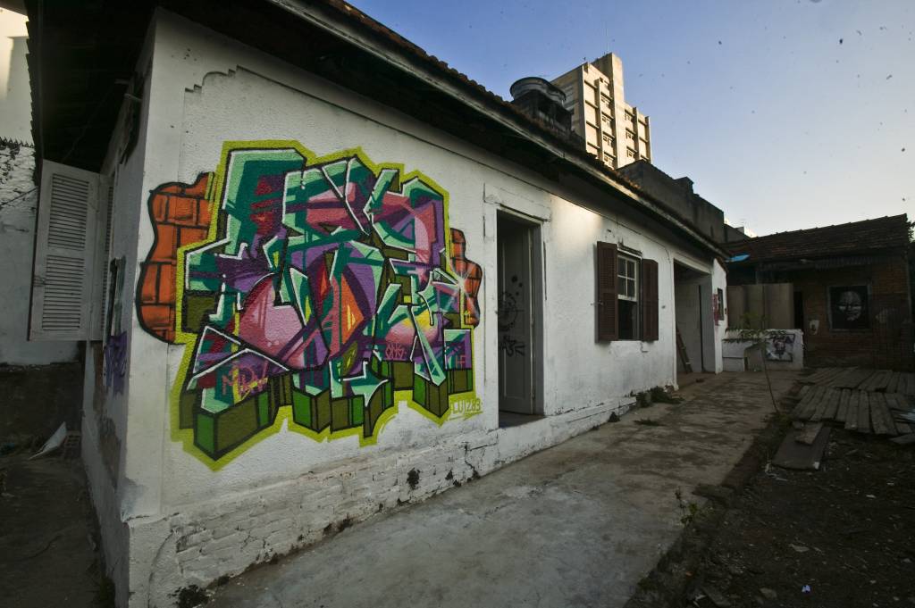 Imóvel invadido na Vila Madalena vira galeria