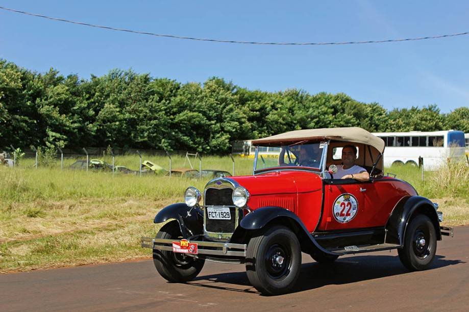 Ford Roadster 1929 Hot: V8 Chevrolet com suspensão modificada. Disputa nos transplantados