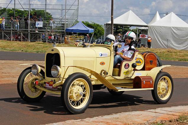 Ford Speedster 1928: um quatro-cilindros “turbinado” à moda antiga. Corre na categoria speed Ford Speedster 1928: um quatro-cilindros “turbinado” à moda antiga. Corre na categoria speed