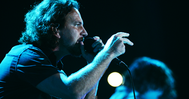 Muitos fãs aguardaram show de Pearl Jam desde cedo, no Lollapalooza