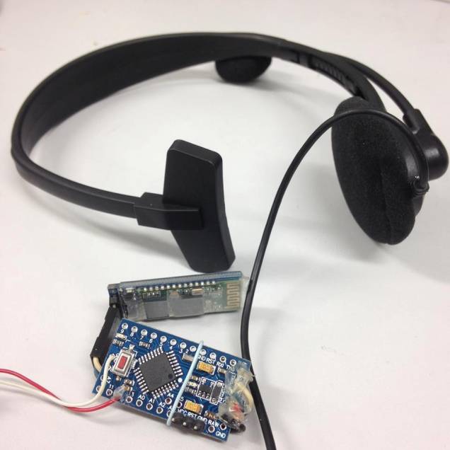Fone de ouvido faz parte do projeto da bengala que detecta objetos
