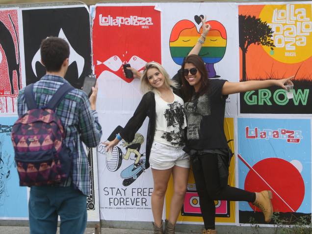 Lolla: paredão colorido era local escolhido para selfies Lolla: paredão colorido era local escolhido para selfies