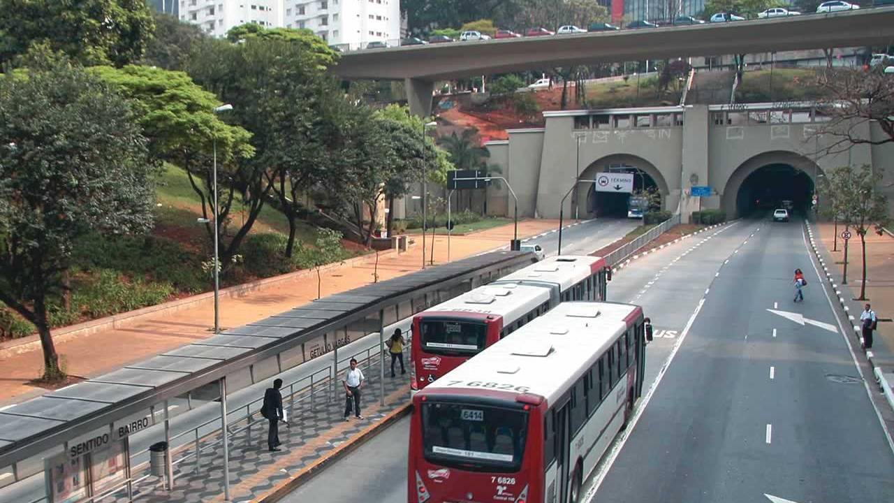 Corredor na Avenida Nove de Julho - capa 2203