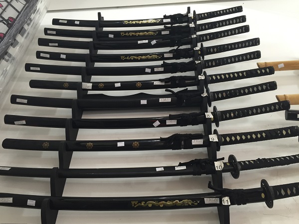 Espadas samurai (de 290 reais a 450 reais)