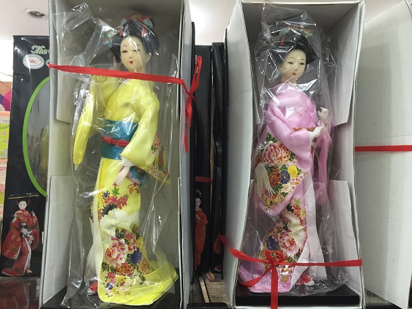 Bonecas japonesas (75 reais)