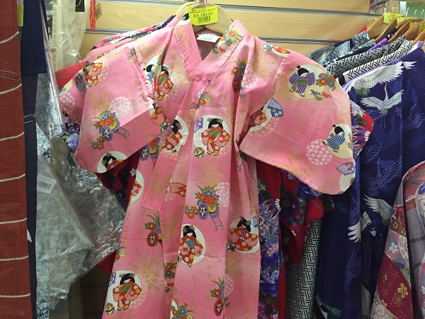 Kimono estampado rosa (450 reais)