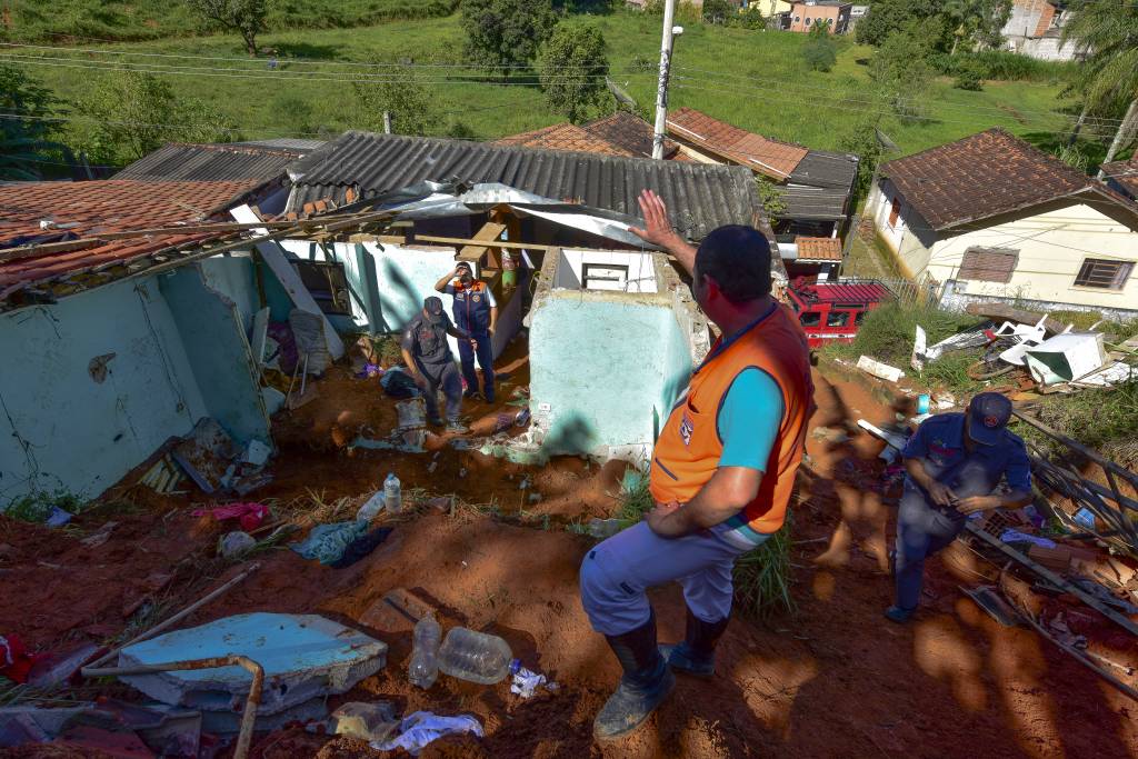 Deslizamento mata quatro pessoas em São José dos Campos