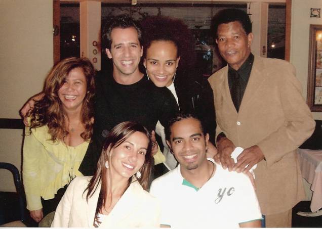 Jair Rodrigues celebra o Natal de 2005 ao lado da esposa, Clodine, os filhos Jair Oliveira e Luciana Mello, o genro Ike Levy e a nora Tania Khalill