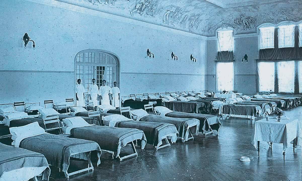 Enfermaria improvisada no Club Athletico Paulistano, em 1918: combate à gripe espanhola