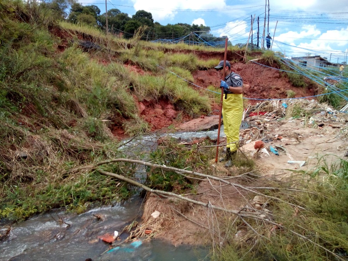 Bombeiros procuram desaparecido