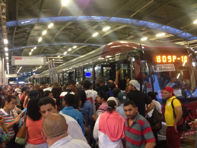 Tumulto na Estação Pinheiros Tumulto na Estação Pinheiros