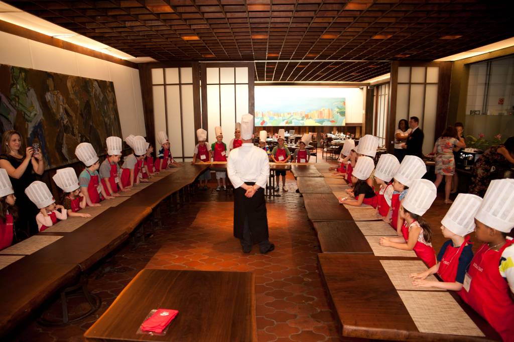 Restaurante ensina culinária para crianças