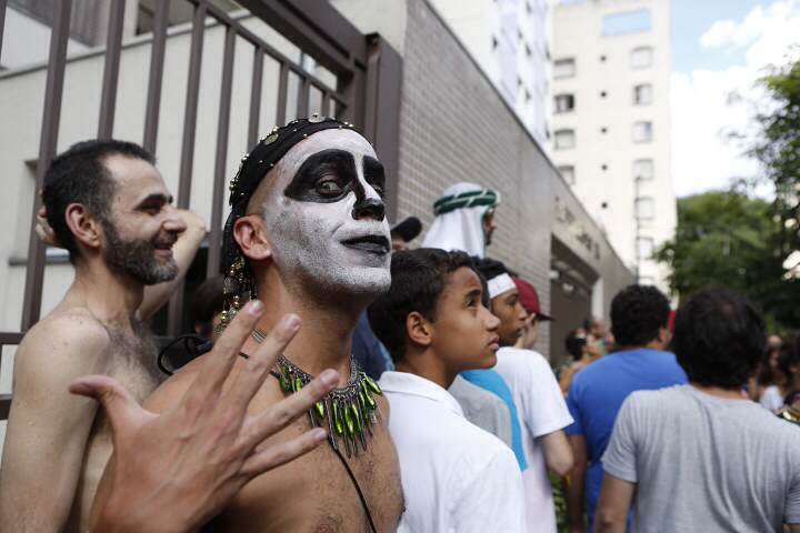 Foli&otilde;es aproveitam o bloco da Charanga do Fran&ccedil;a