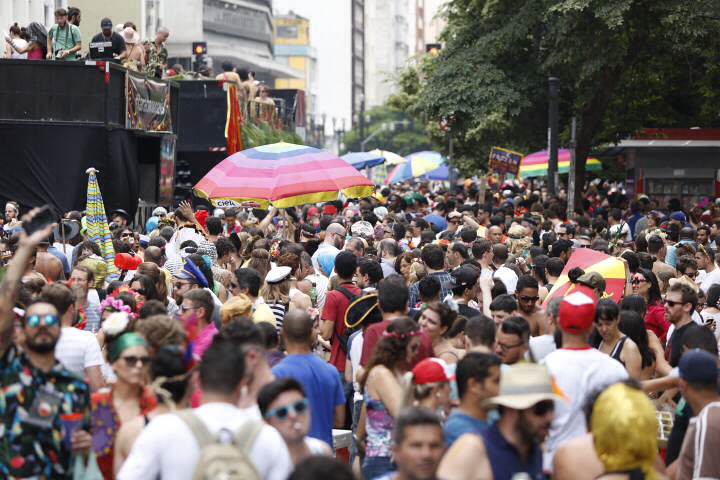 O bloco Tarado Ni Você reuniu os paulistanos no centro da cidade