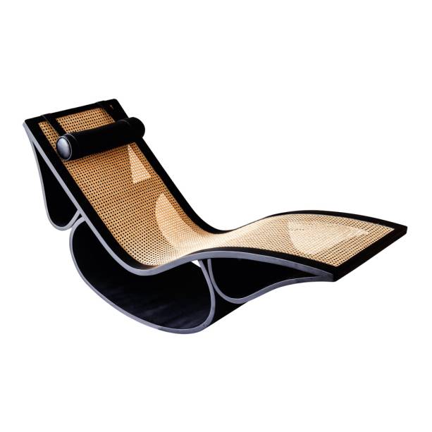 Chaise Rio (1978) , de Oscar Niemeyer, feito em madeira, plalha e couro naturais: 50 000 reais