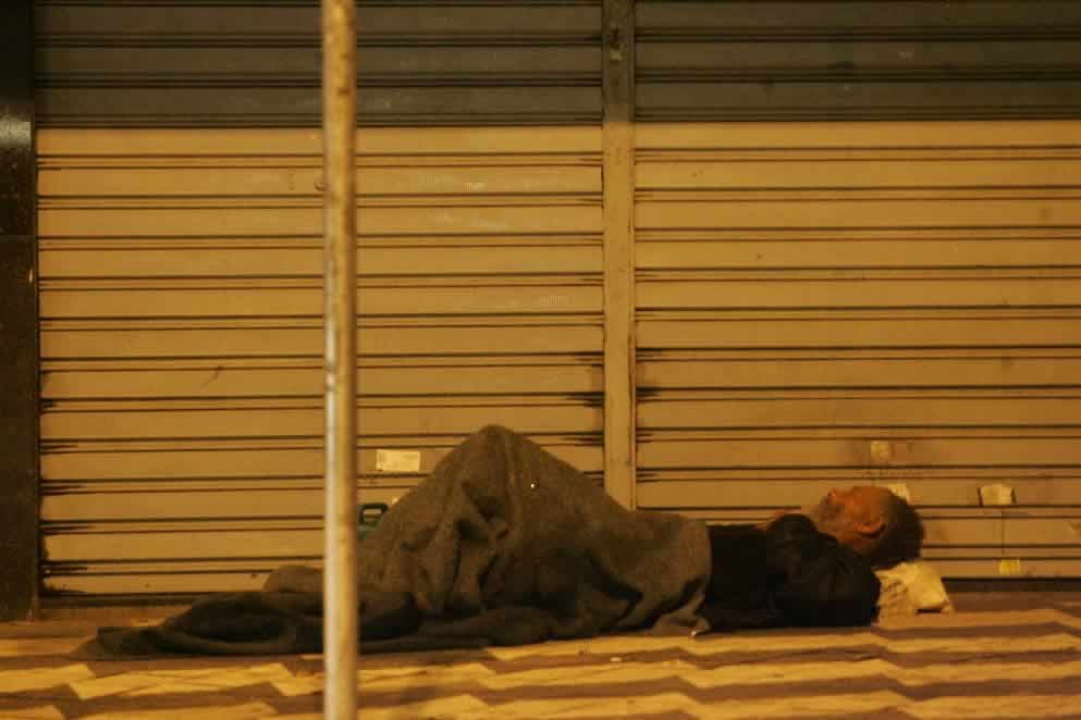 mendigo na rua Joaquim Floriano