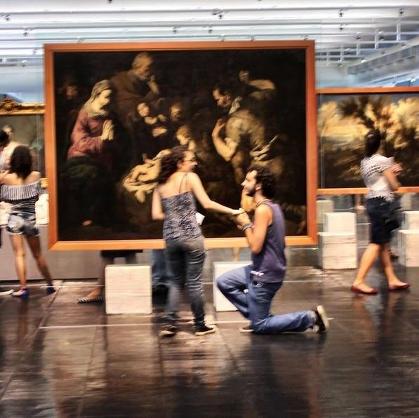 Encontramos o casal que “ficou noivo” no Masp