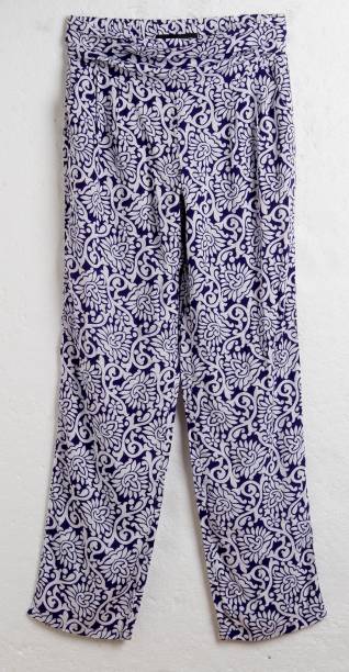 	Calça com estampa de azulejo. R$ 39,90.