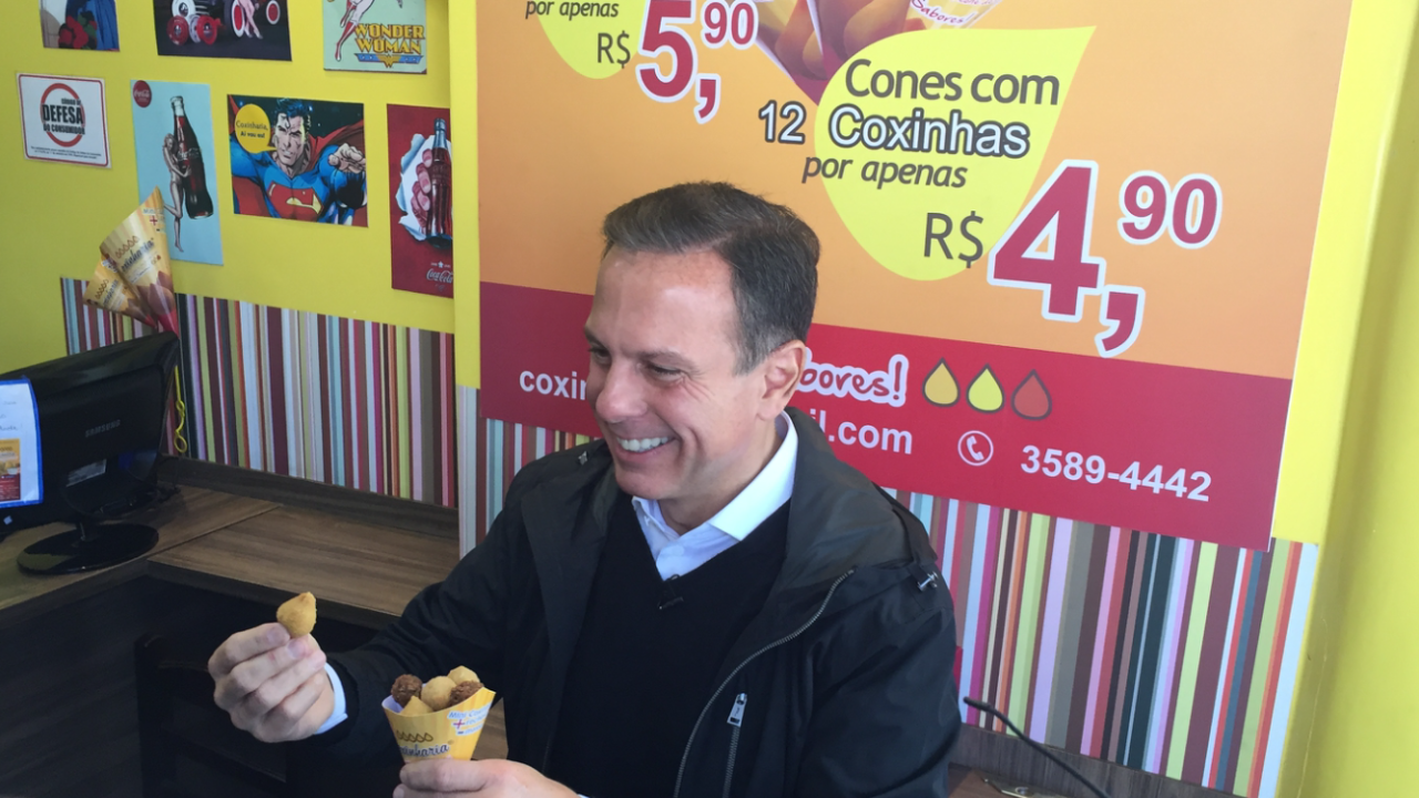 João Doria comendo coxinha