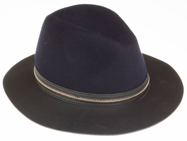 	Chapéu de feltro. R$ 179,00.