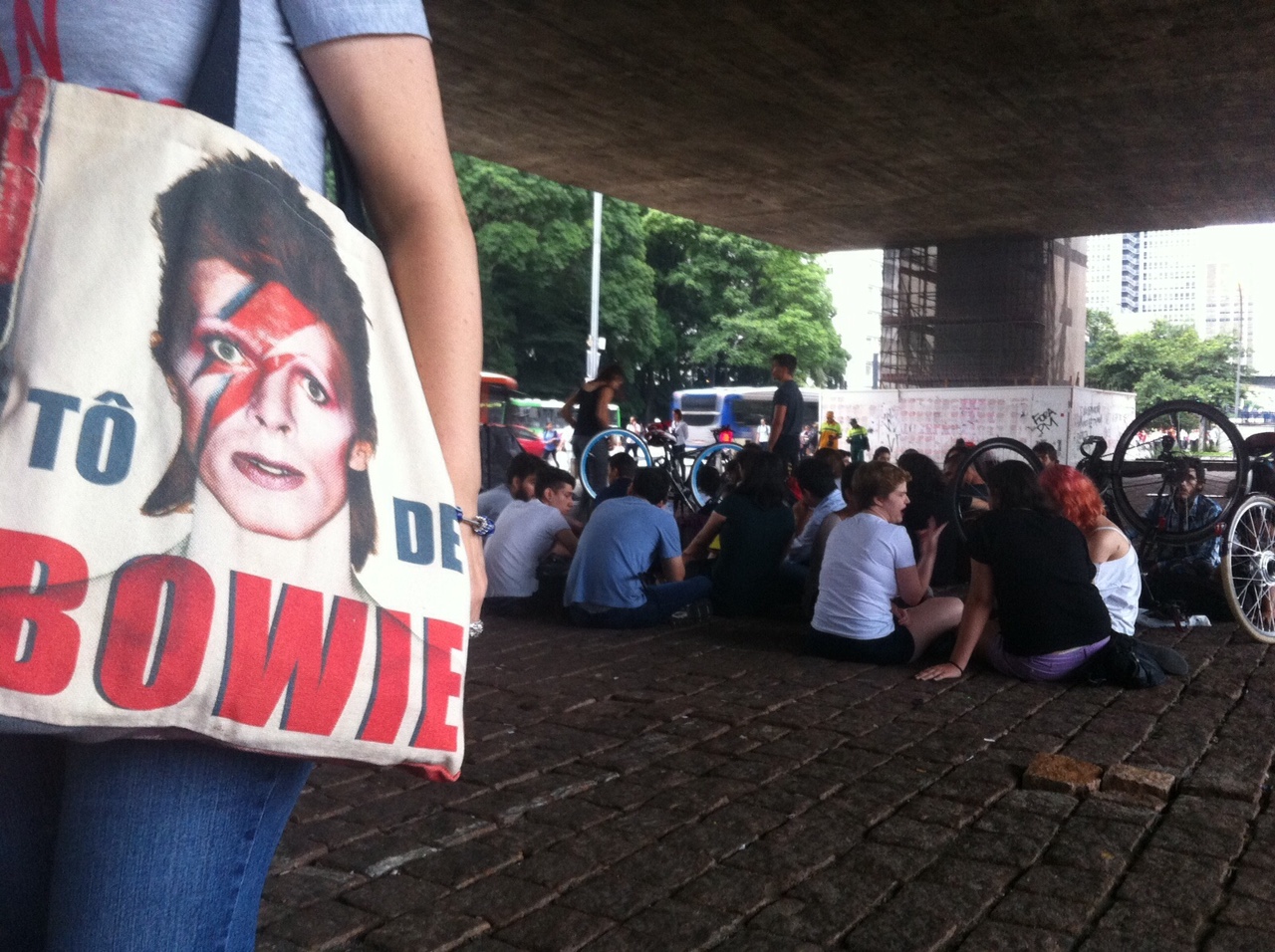 david bowie flash mob masp