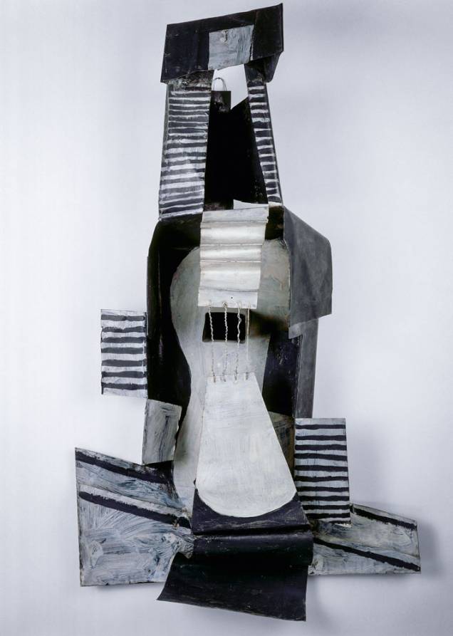O violão é protagonista de dezoito obras da exposição