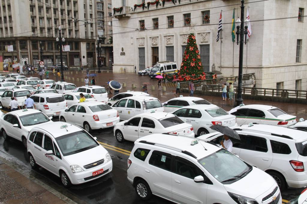 taxistas-protesto-uber-prefeitura-fim de ano