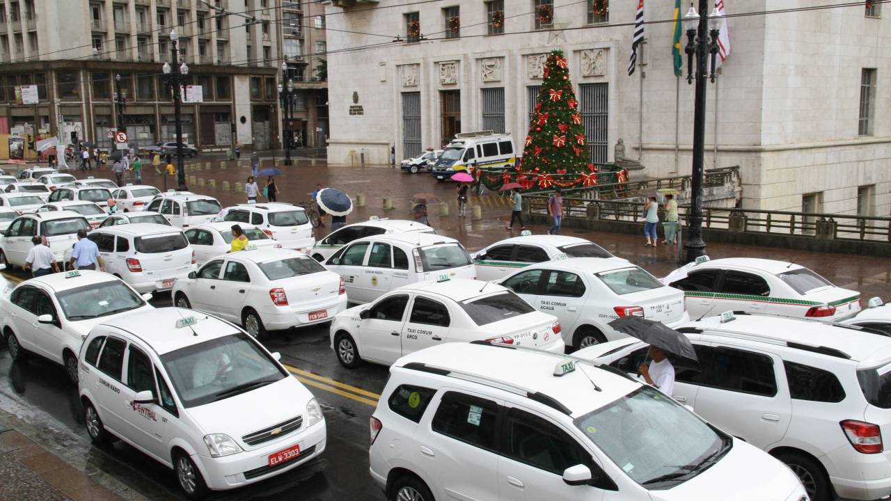 taxistas-protesto-uber-prefeitura-fim de ano
