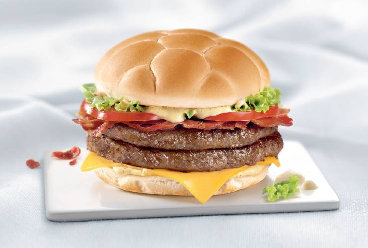 McArgentina (sexta-feira): composto por dois hamb&uacute;rgueres de carne Angus, molho maionese chimichurri, alface crespa, tomate, bacon e queijo cheddar