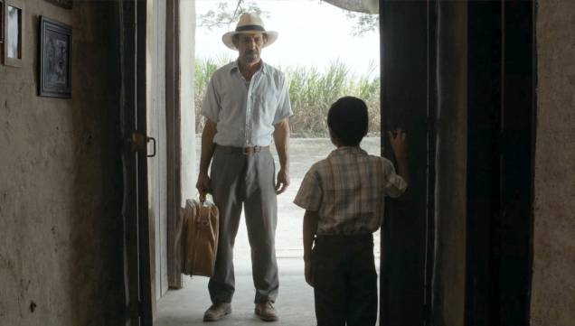 A Terra e a Sombra: após 17 anos, Alfonso retorna à casa para cuidar do filho doente