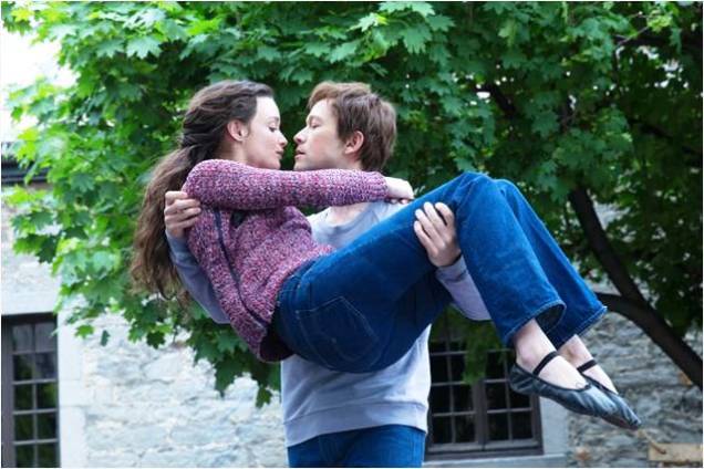 A Travessia: o ator Joseph Gordon-Levitt no papel do protagonista A Travessia: o ator Joseph Gordon-Levitt no papel do protagonista