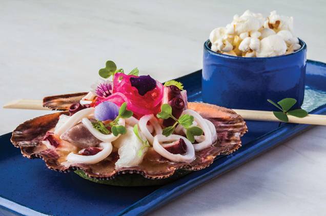 Ceviche de peixe, polvo e lula: servido com pipoca Ceviche de peixe, polvo e lula: servido com pipoca