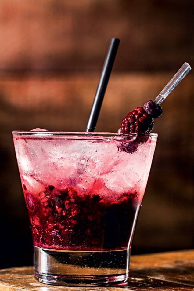 O Grácia Bar traz novas criações, como a caipirinha de amora com blueberry