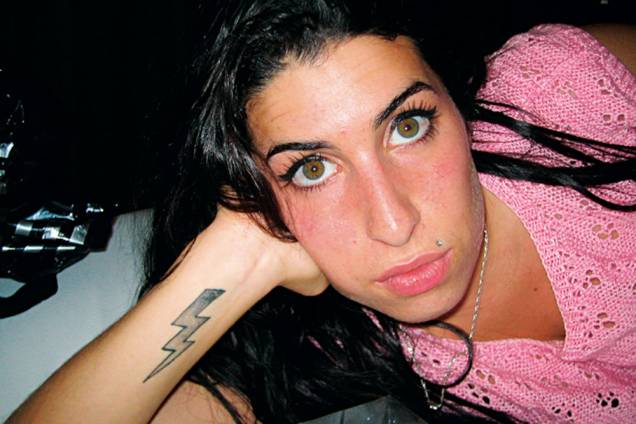 Amy: documentário reúne materiais inéditos e reveladores sobre a cantora