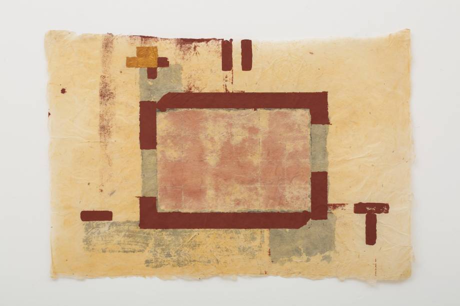 O encantamento de Antonio Dias pelo papel artesanal o fez atravessar o mundo para buscar o material em sua matriz