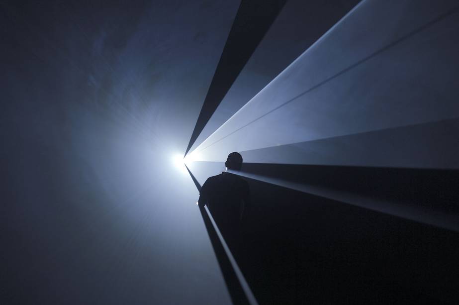 Você e Eu – Horizontal II: instalação do inglês Anthony McCall